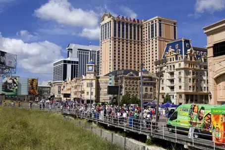 crowd on the NJ boardwalk